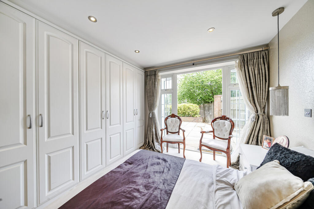 1305405-3-68430b8...