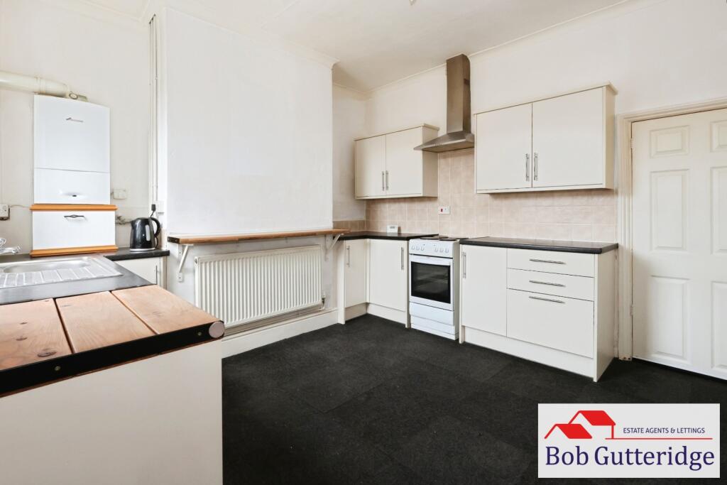 FITTED KITCHEN / DINER