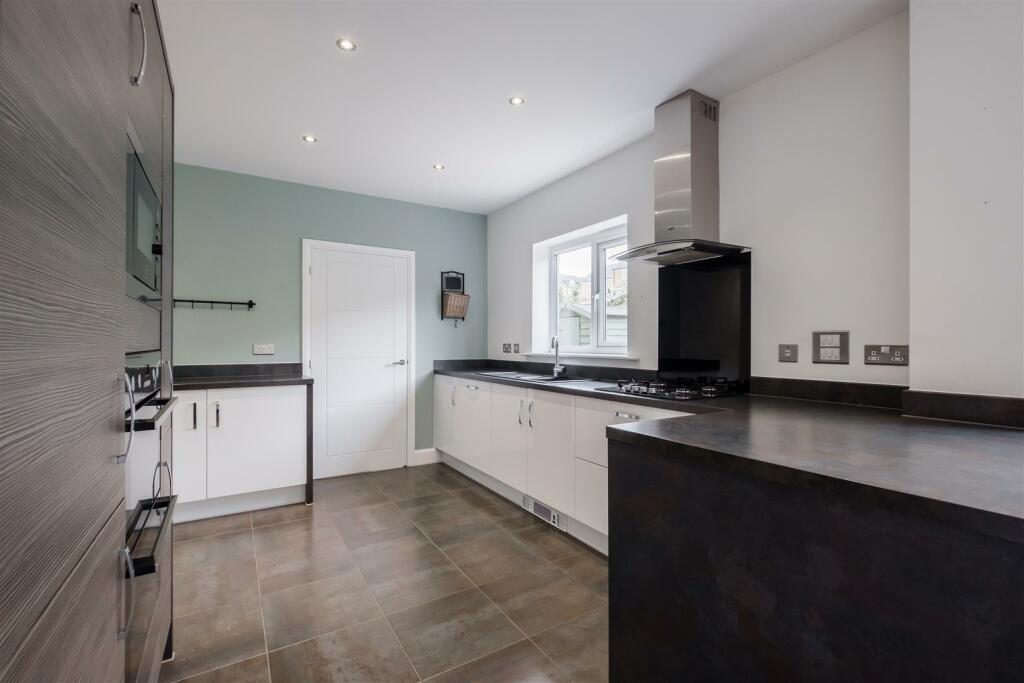 KITCHEN 3.jpg