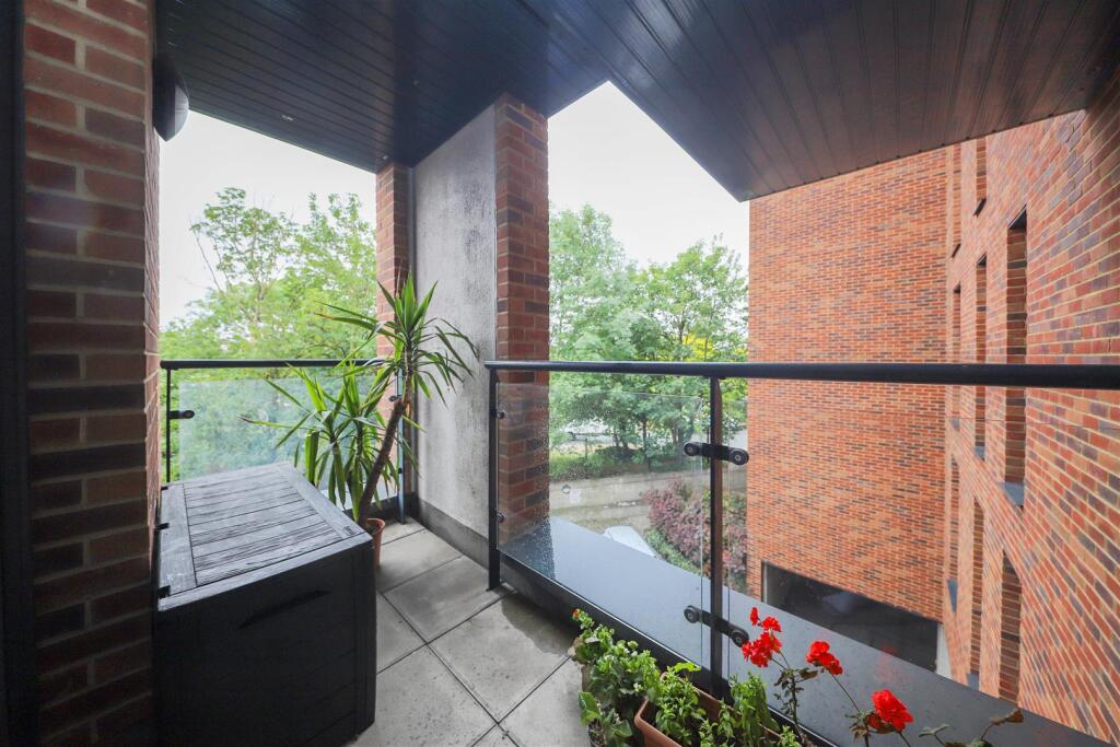 Reve Apartments