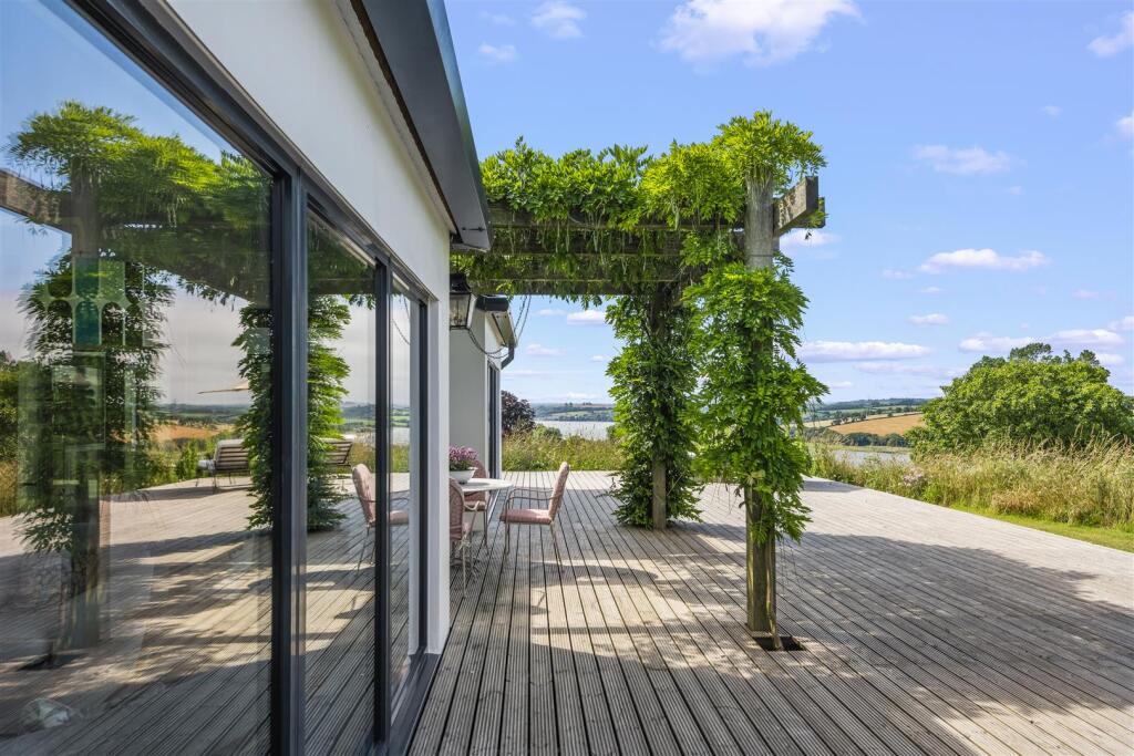 Rear Decking and View