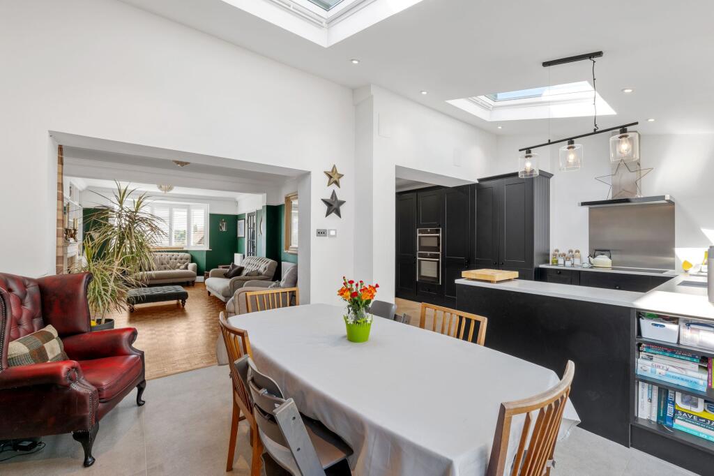 Kitchen/Dining Area