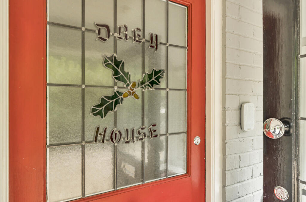 1329204-4-688399e...