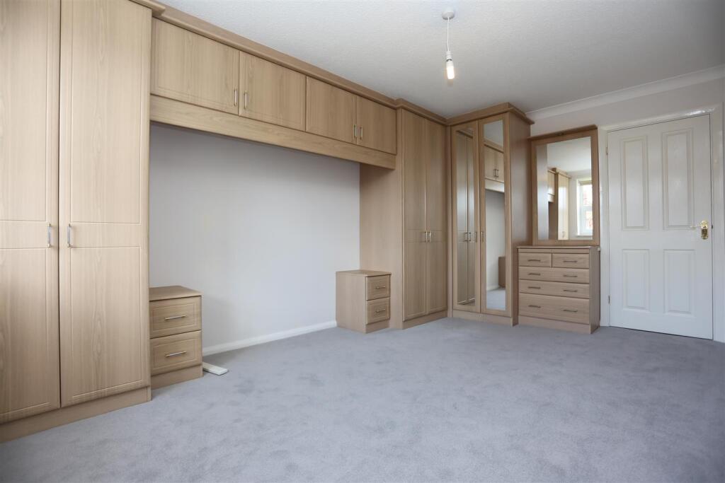 16 Derek House Bed 1.JPG