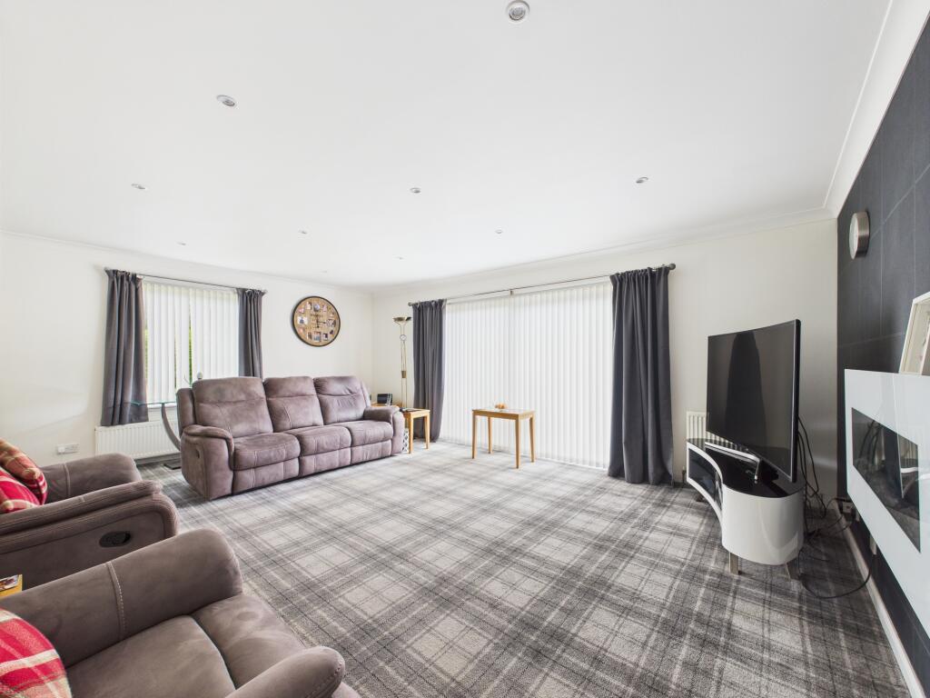 CAM03481G0-PR0109-STILL006