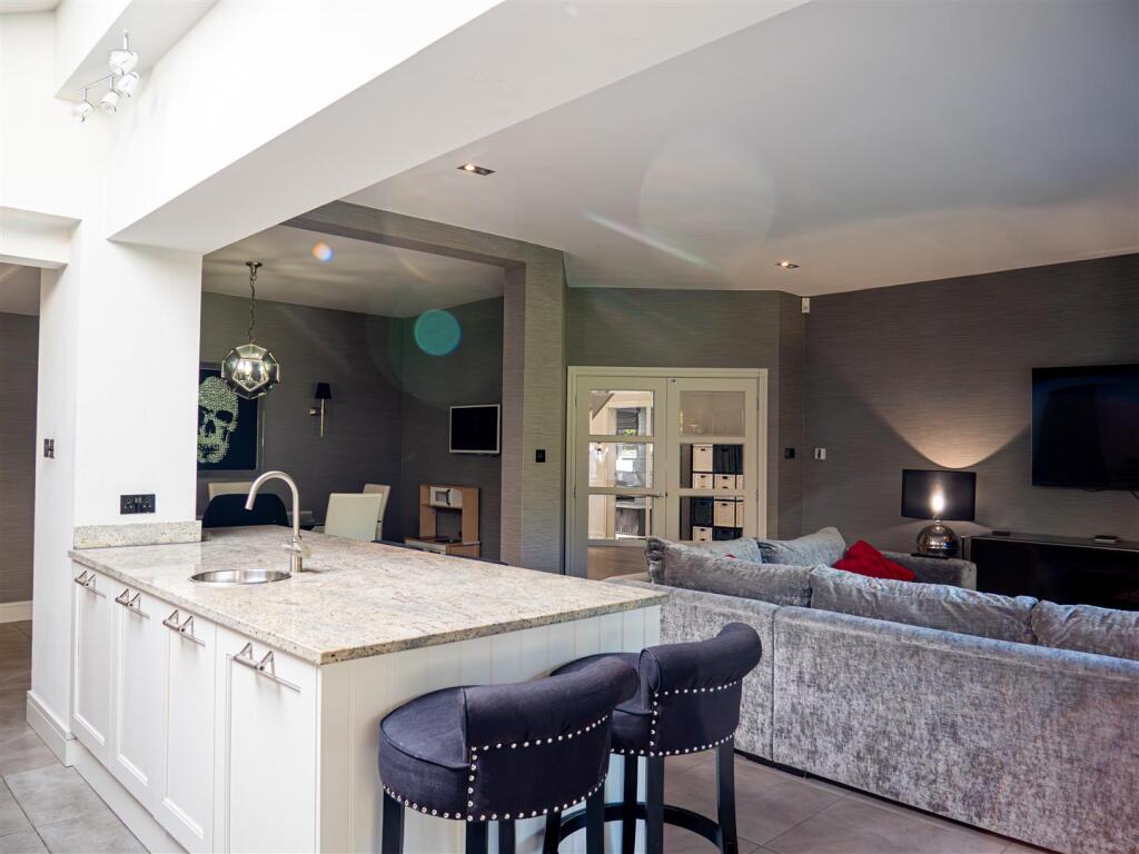 Kitchen-living