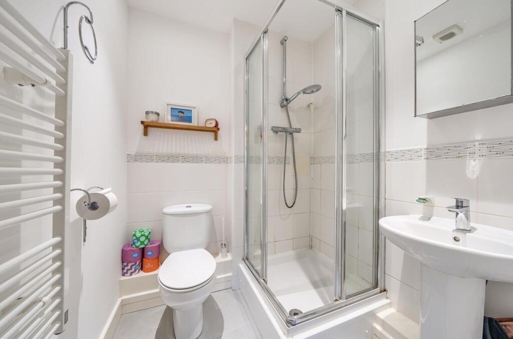 ensuite.jpg
