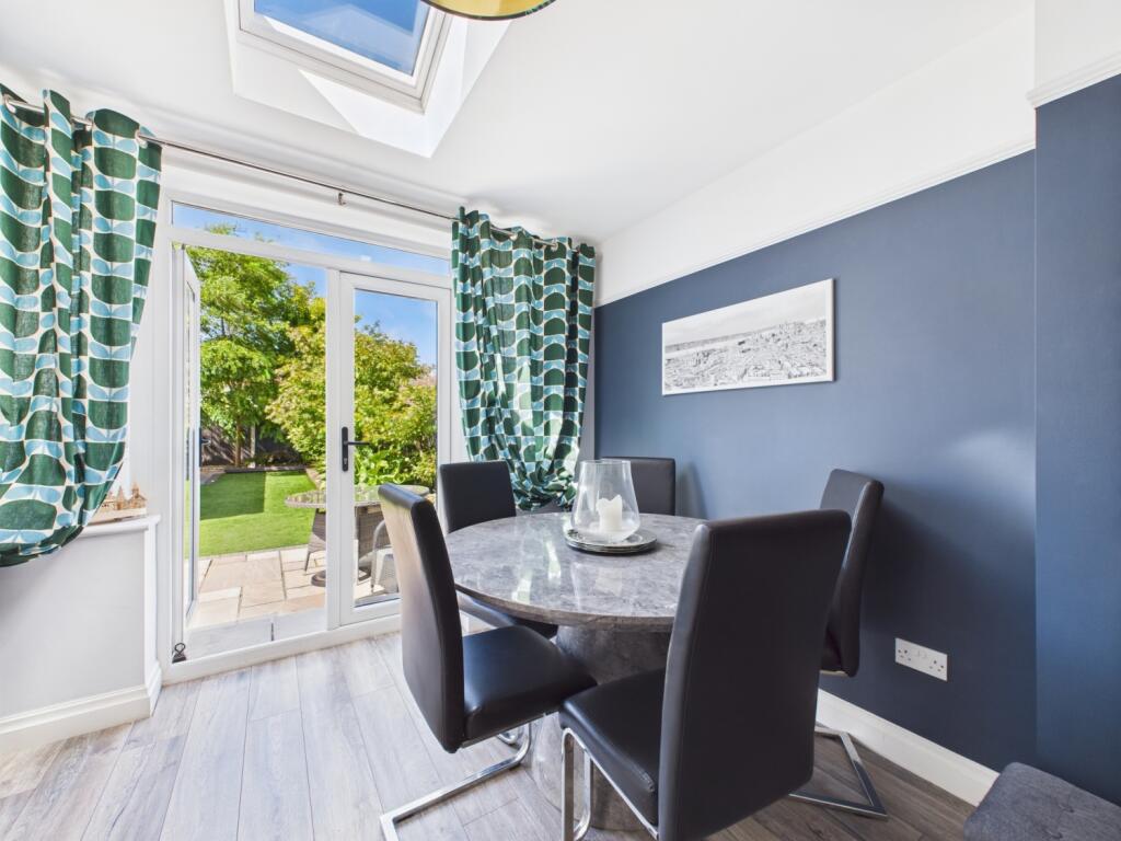 CAM02386G0-PR0139-STILL017