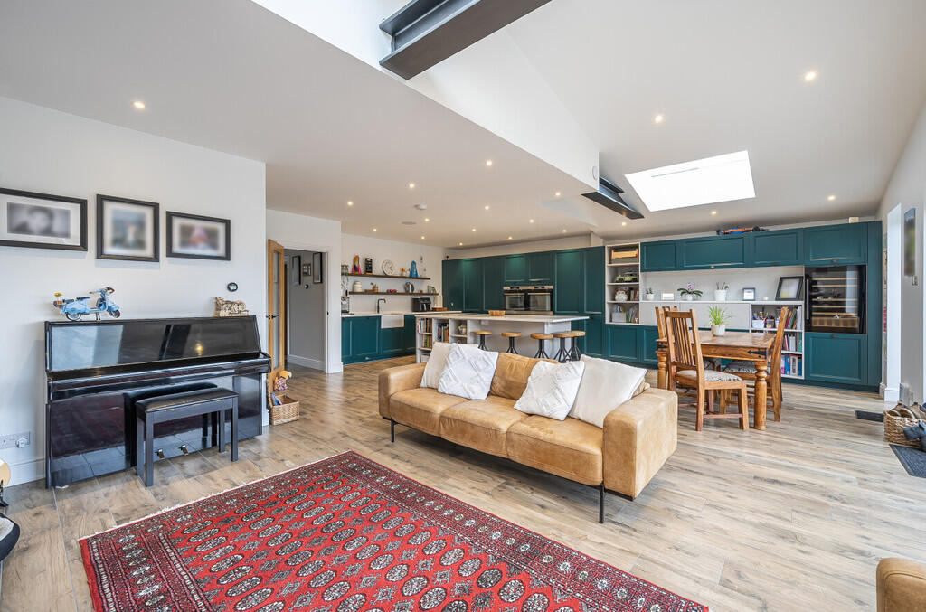 67d994325d8e0-l-1...