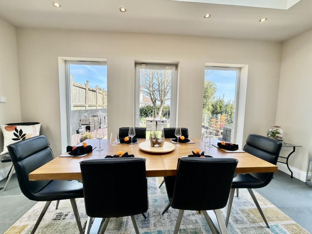 Dining Aresa with Gareden View