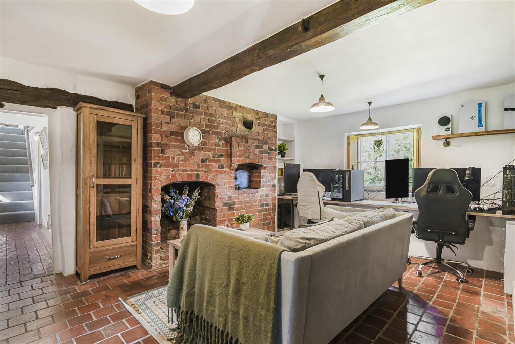 Lower End Farmhouse, 10 High Street South, Tiffiel