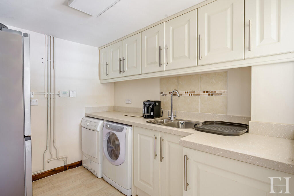 8647829-interiorW...