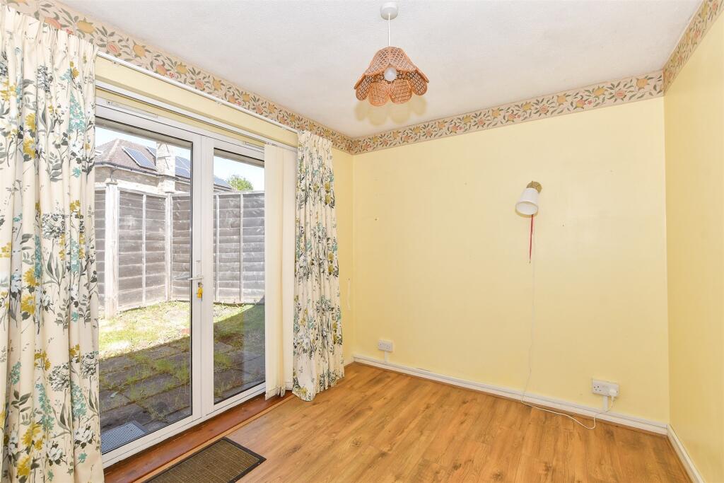 Bedroom 2/ Dining Room