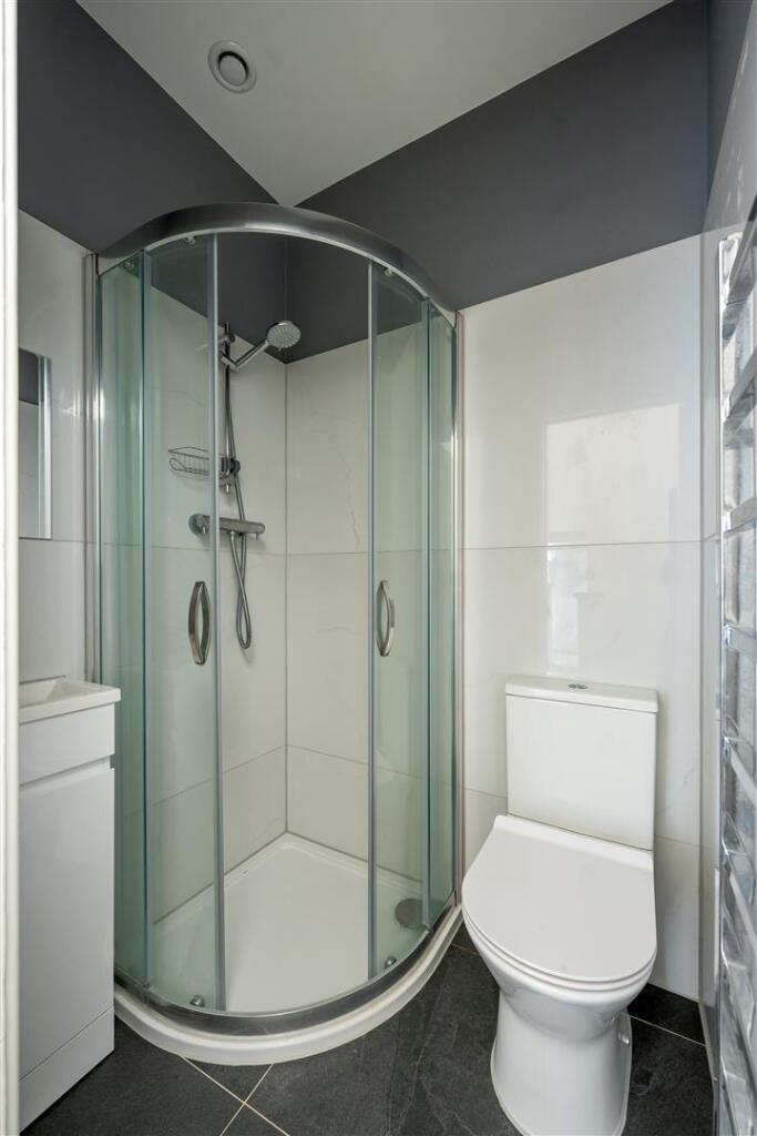 Sherwood Avenue, E18