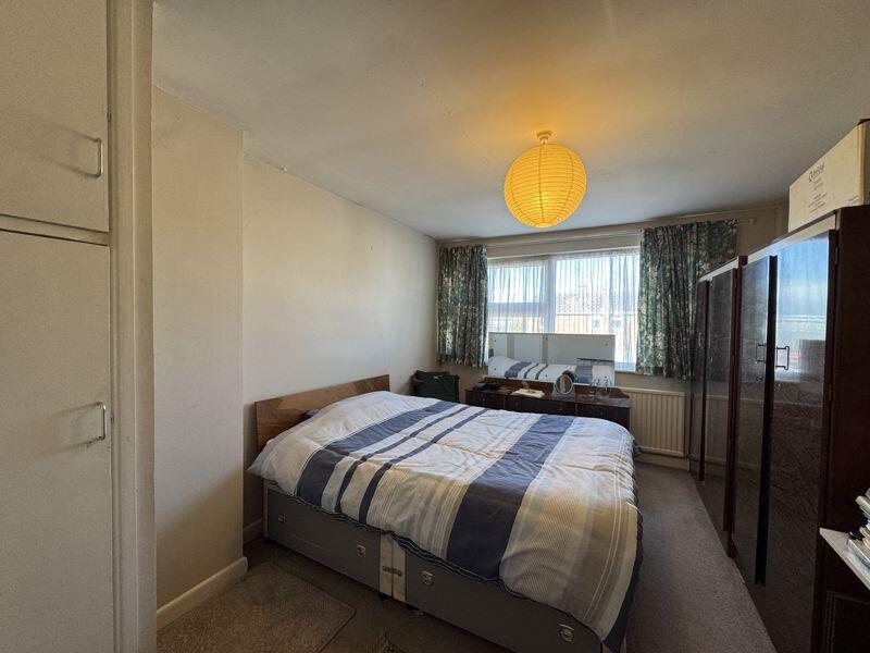 Bedroom `