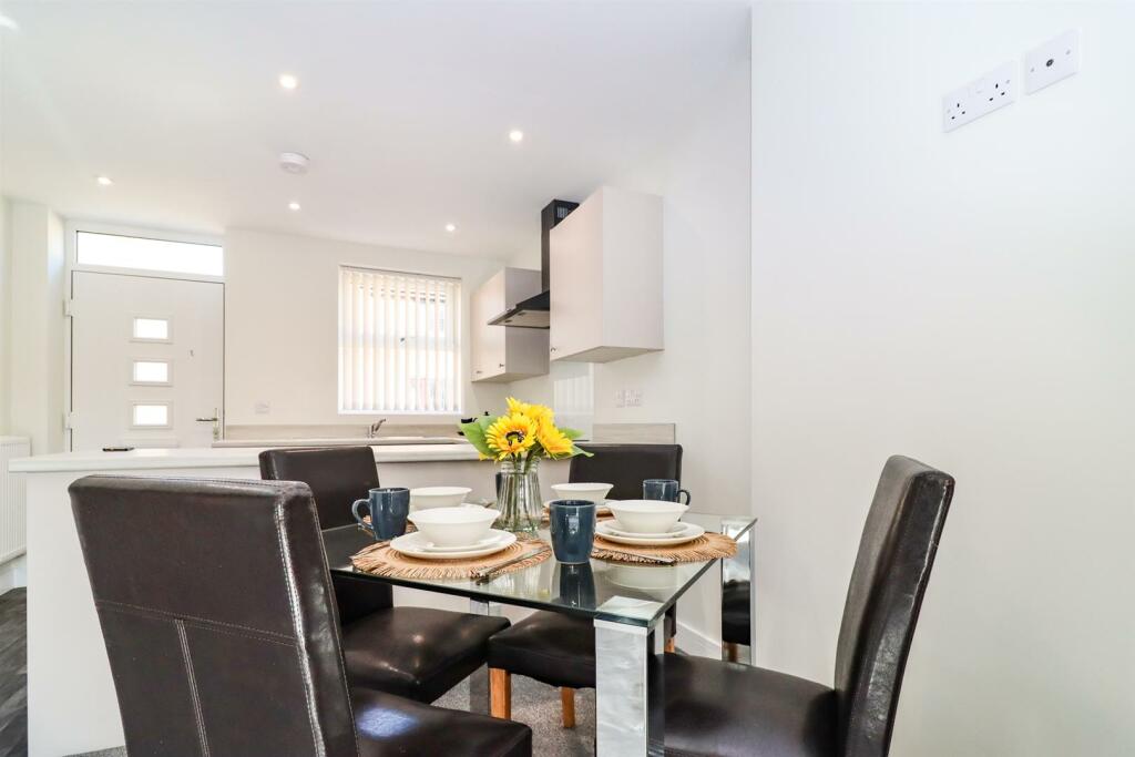 OPEN PLAN LIVING DINING ROOM
