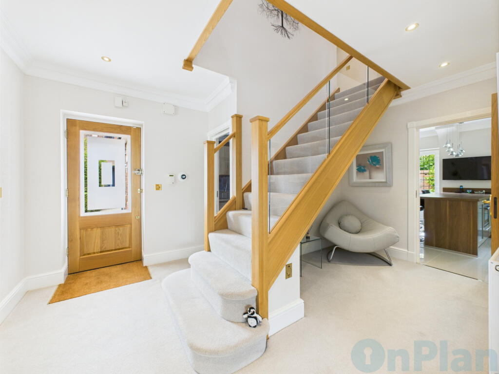 CAM04024G0-PR0030-STILL008