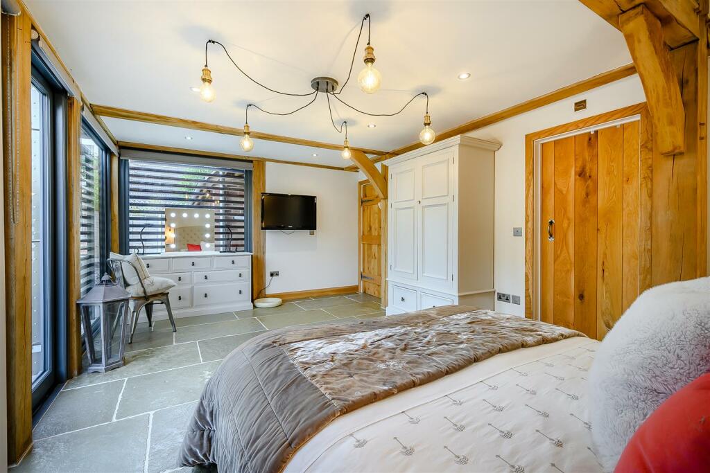 8568517-interior30.jpg