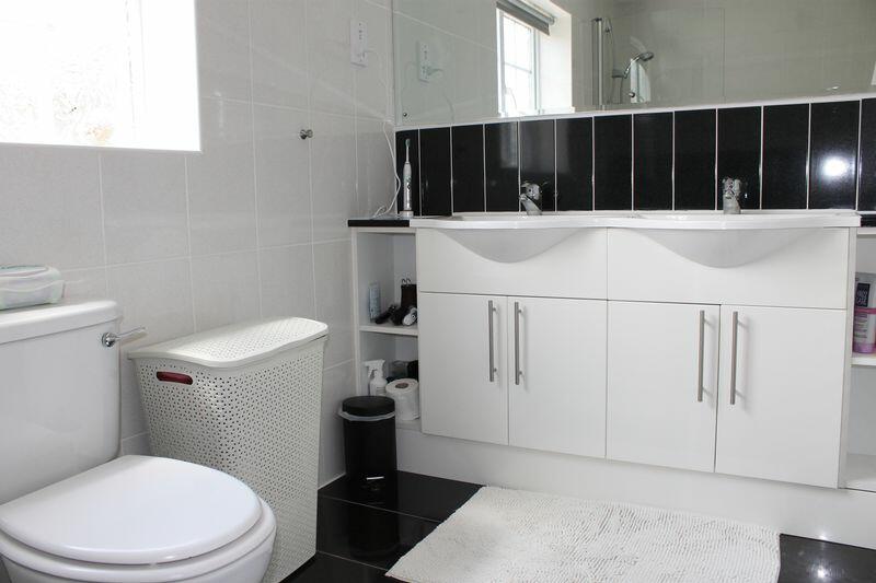 Master Bedroom En- Suite 