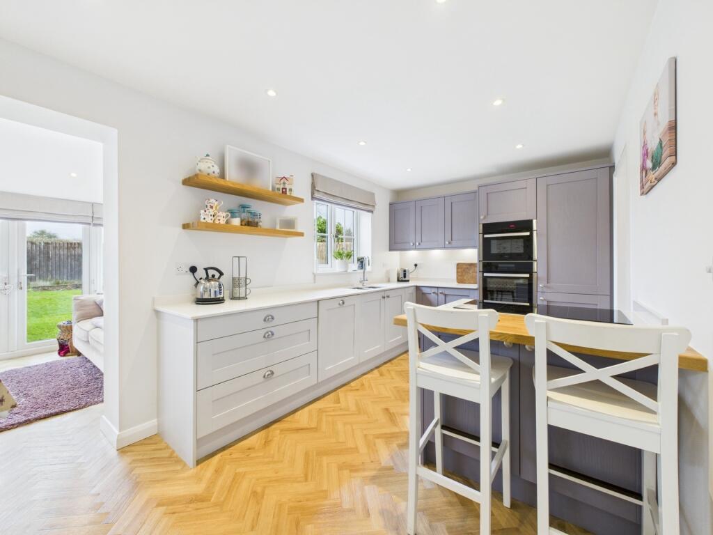 KITCHEN /DINING ROOM