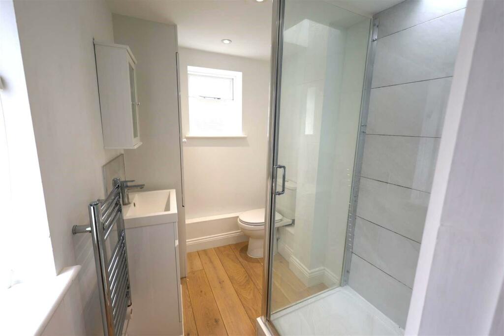 SHOWER ROOM