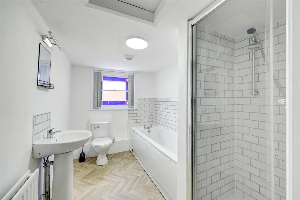 Bathroom 1.jpg