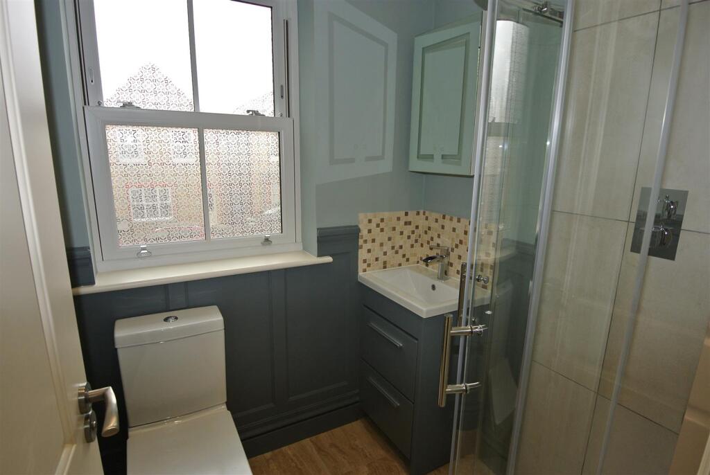 En Suite Shower Room.JPG