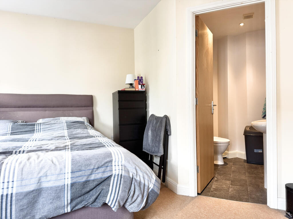 Bedroom One/Ensuite Shower