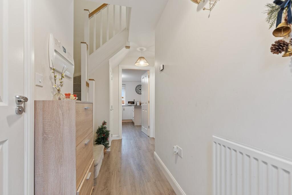 27 Riverside Lane, W