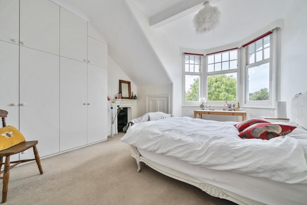 1342310-4-68a59af...