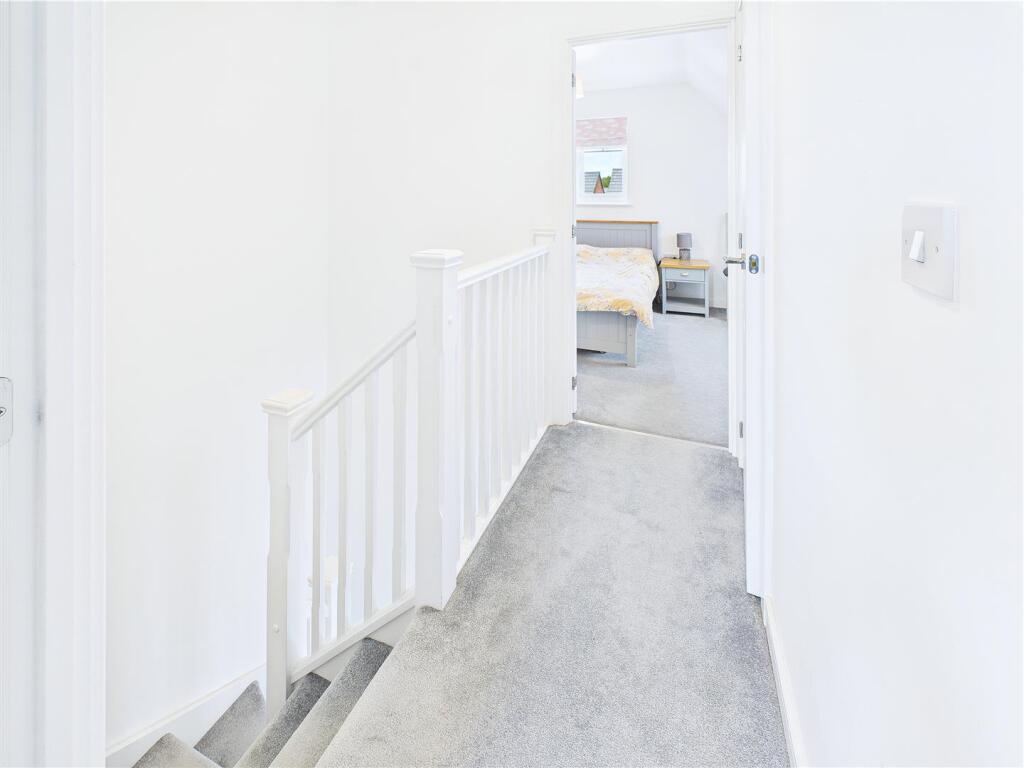 Harrier Way, Estate Agent, Burton on Trent (28).jp