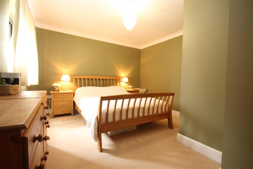 Wallis Place 15 Bedroom.JPG