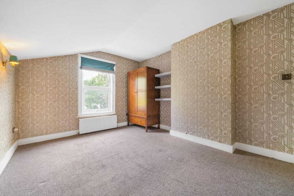 Bedroom 1.jpg