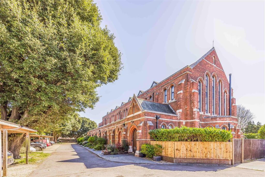 9 Grand Division Row, Henderson Road, Southsea-Sma