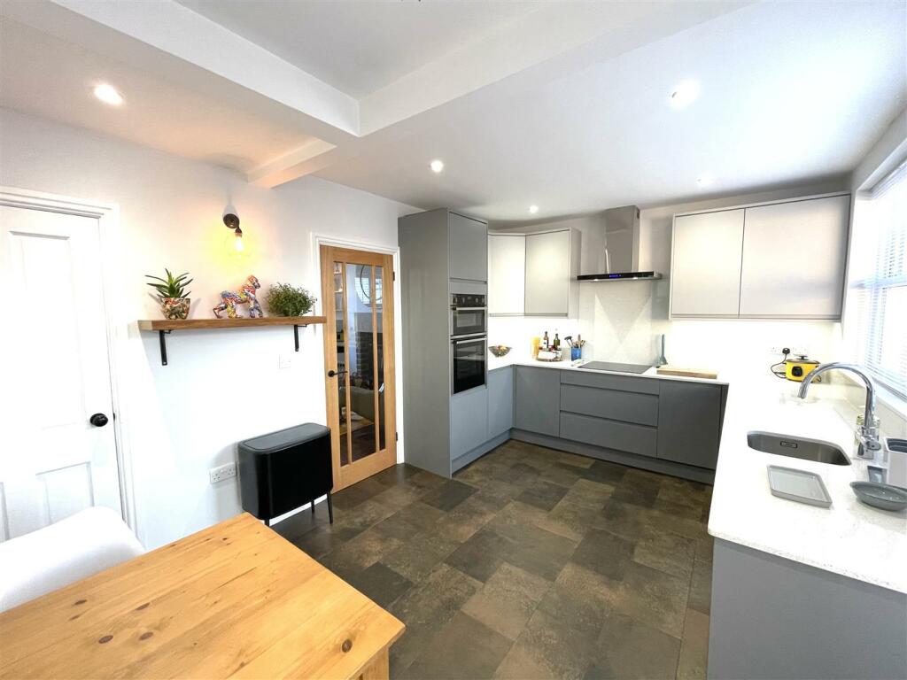 belper lan e141 kitchen.jpg