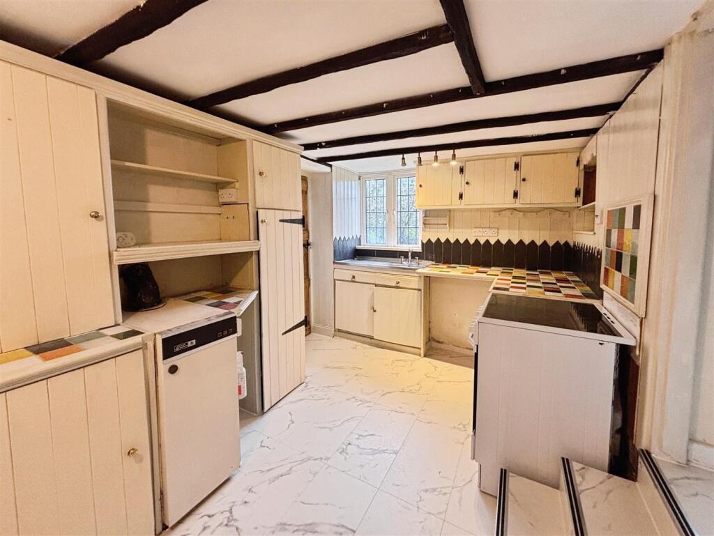 Kitchen (1).jpg
