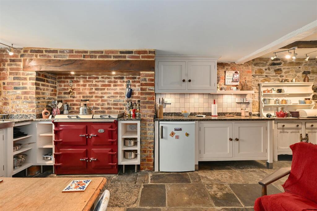 11 Hill Street TN34 (31).jpg
