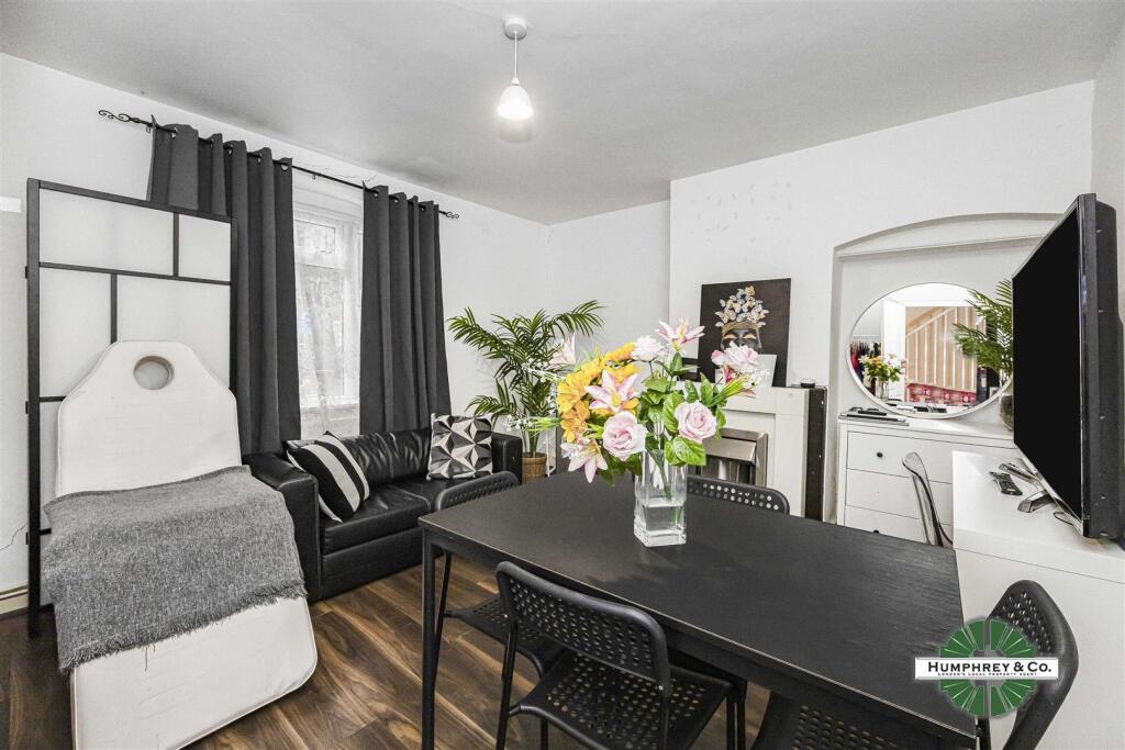 5 Twybridge Way -007.jpg