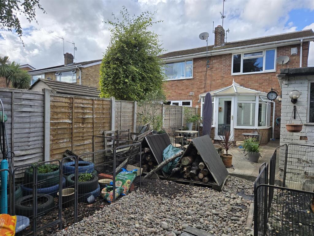 285 boothferry road garden shot.jpg