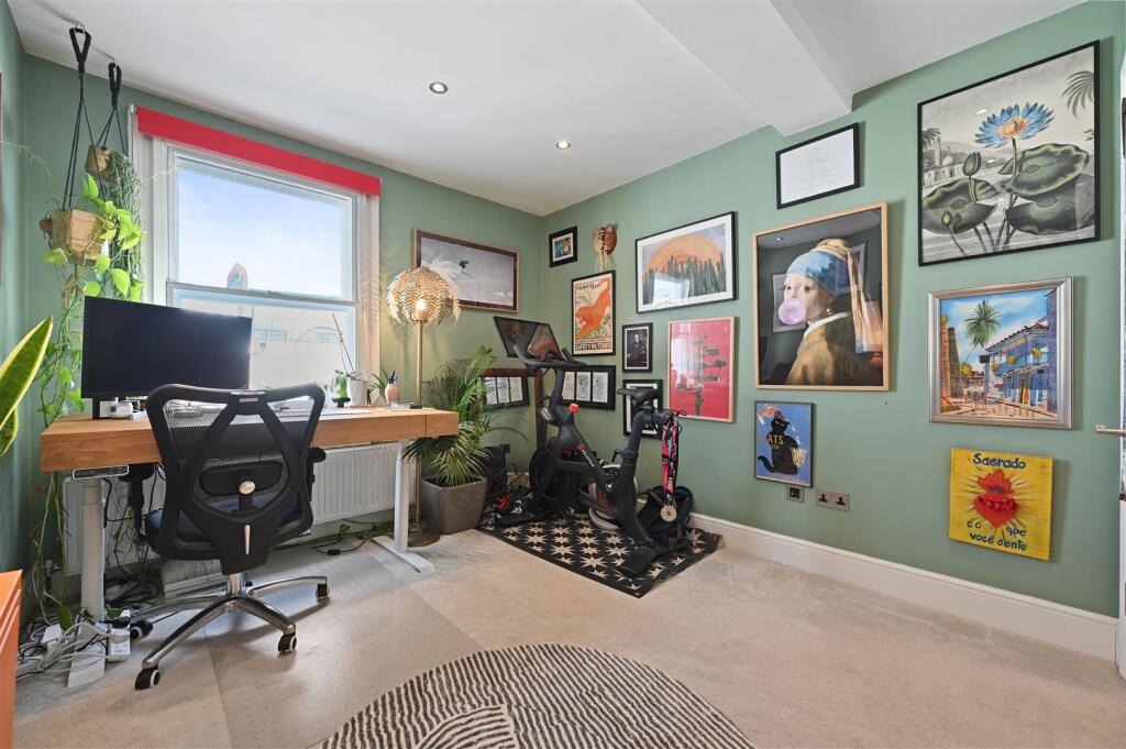 Sinclair Gardens - BedroomA3