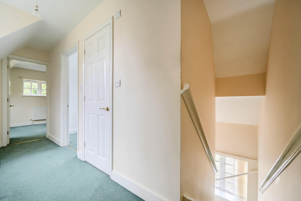 1365412-8-68ee4e6...