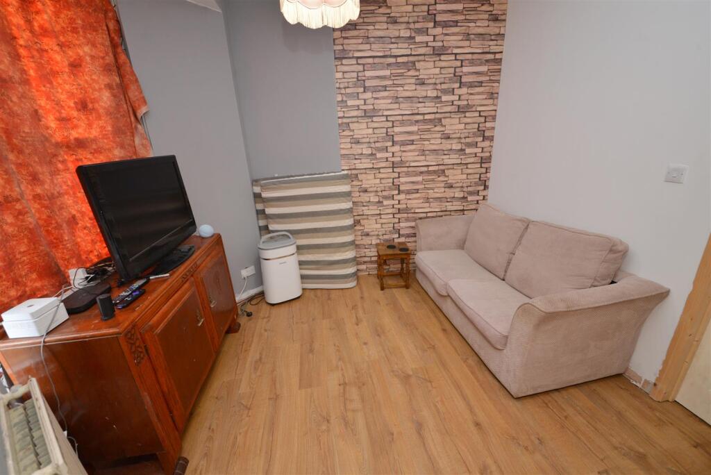 Lounge 2