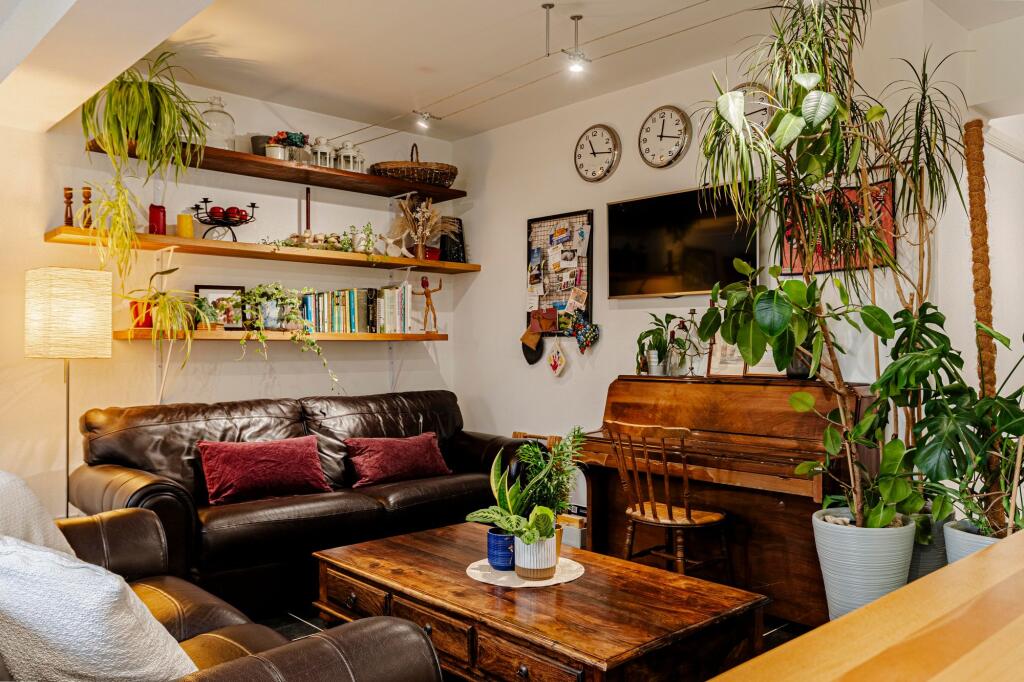 Kitchen/Dining/Living Room (4)