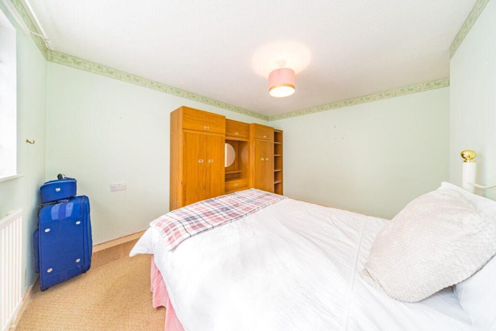 1 Crantock Close bedroom 1 2.jpg