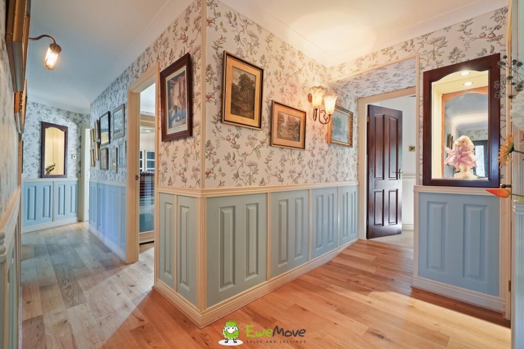 Estate Agent EweMove Scunthorpe Hallway
