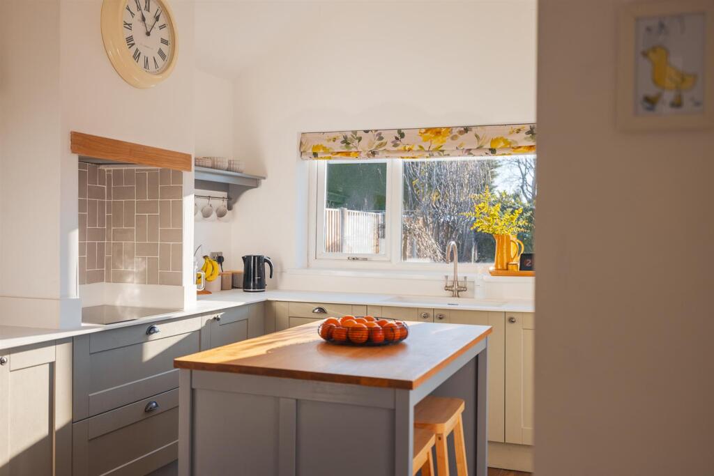 6 Greenfields Close-37.jpg