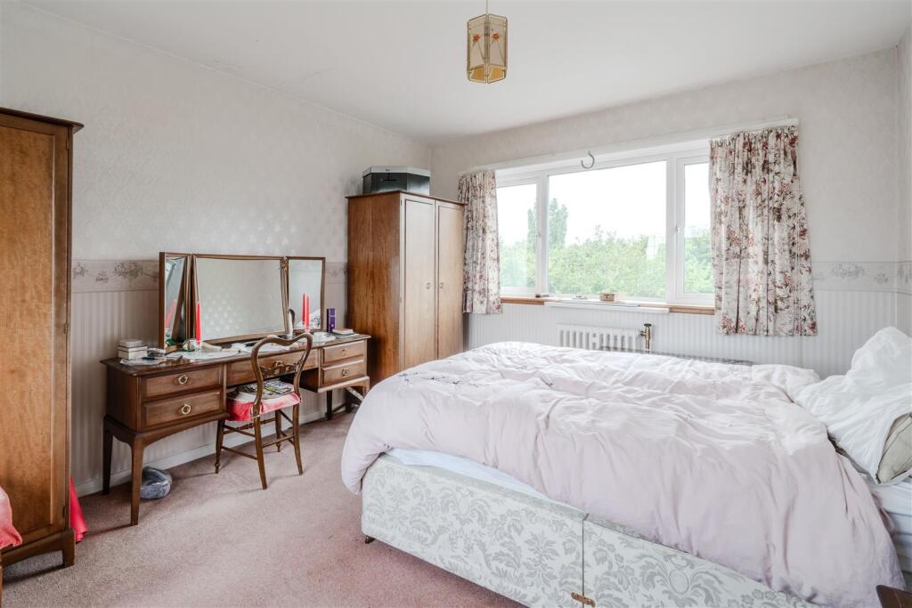 Bedroom1.jpg