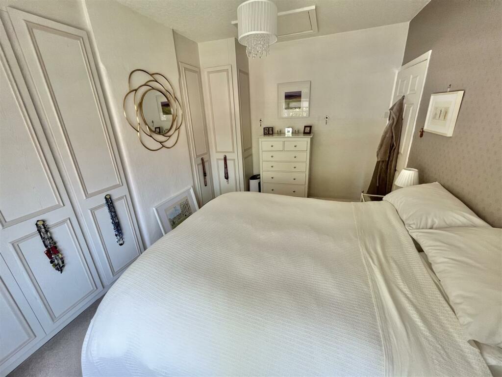 Bedroom 1 Aspect 2.jpg