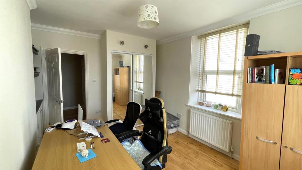 DOUBLE BEDROOM 2