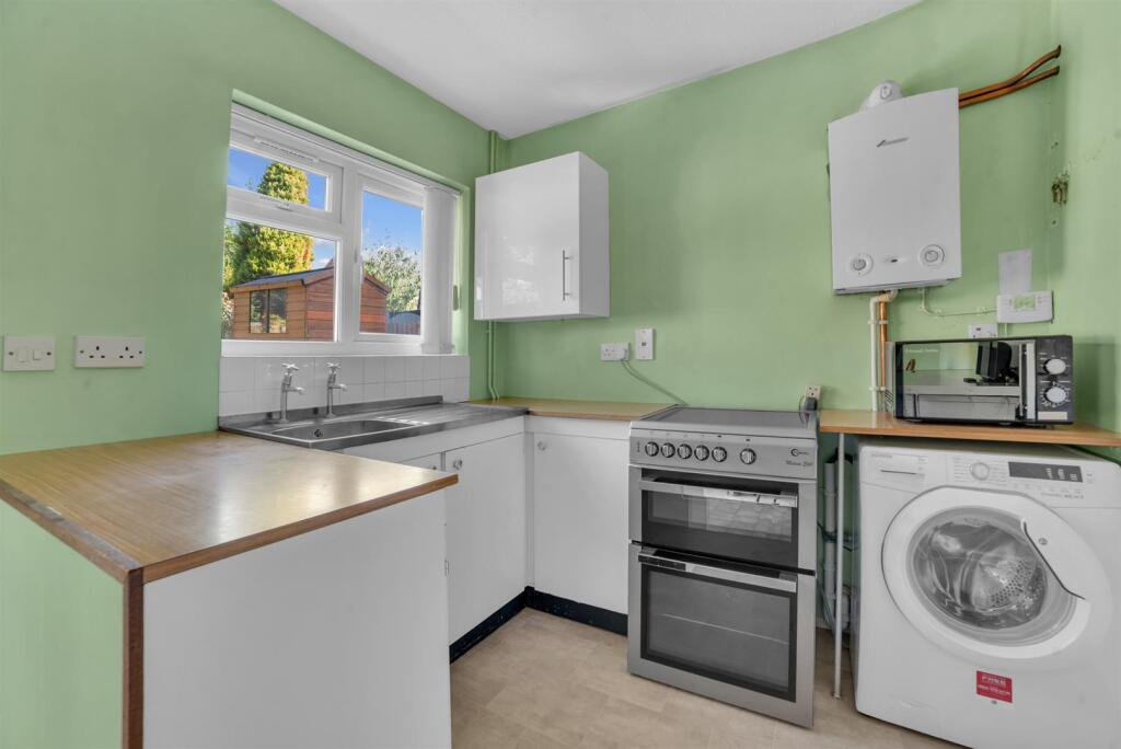 Kitchen/ Dining Room